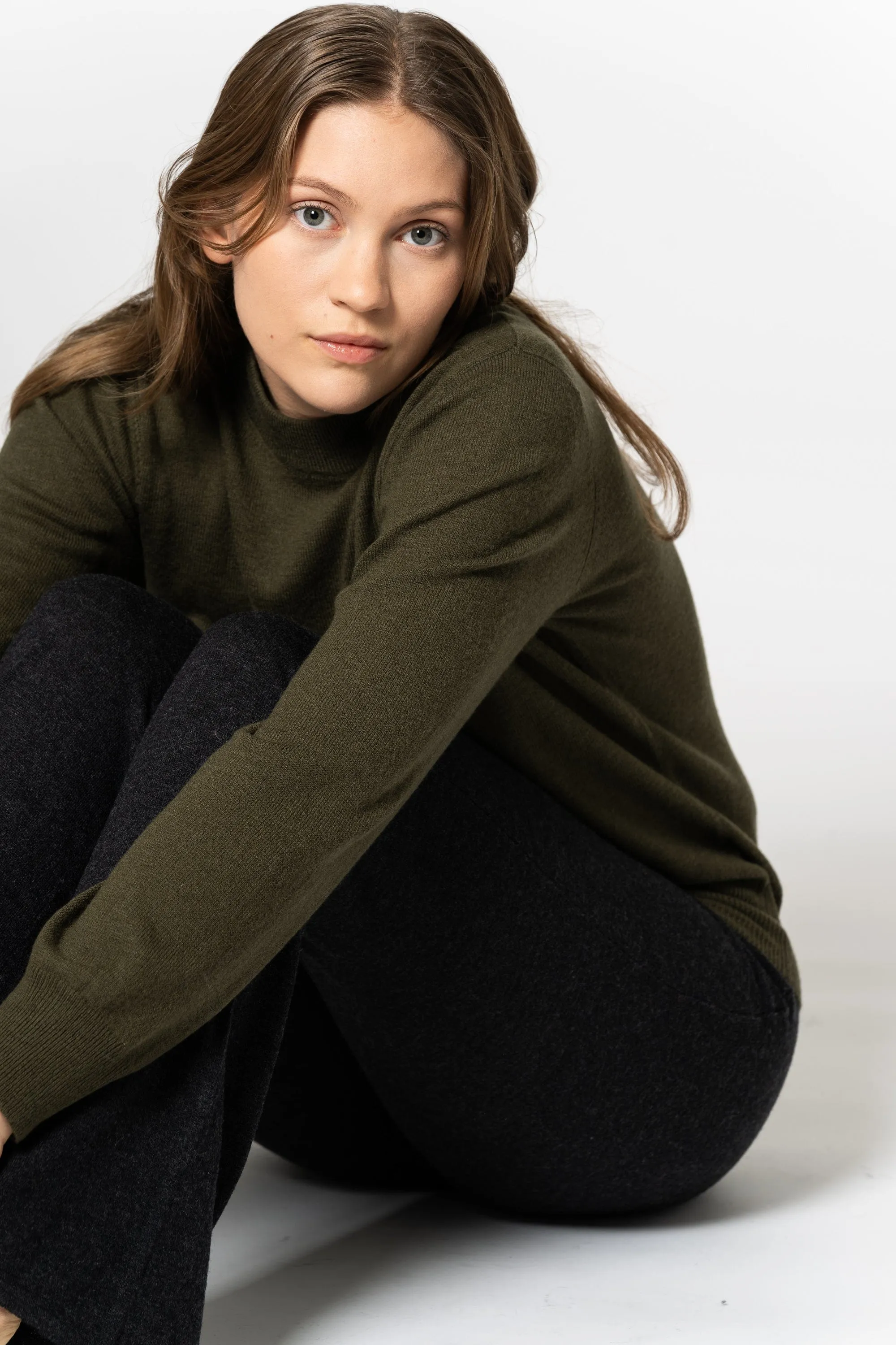 Dinadi Merino O-Neck Sweater - Olive Green