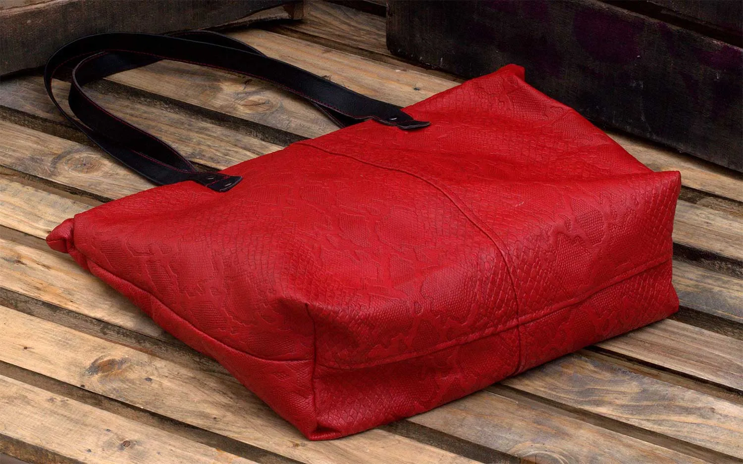 Satora Lightweight Red Leather Tote